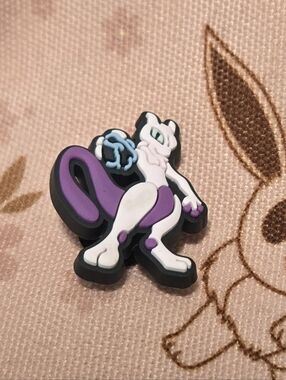 3/$10 Mewtwo Pokémon Croc Charm – Power Pose Legendary Jibbit